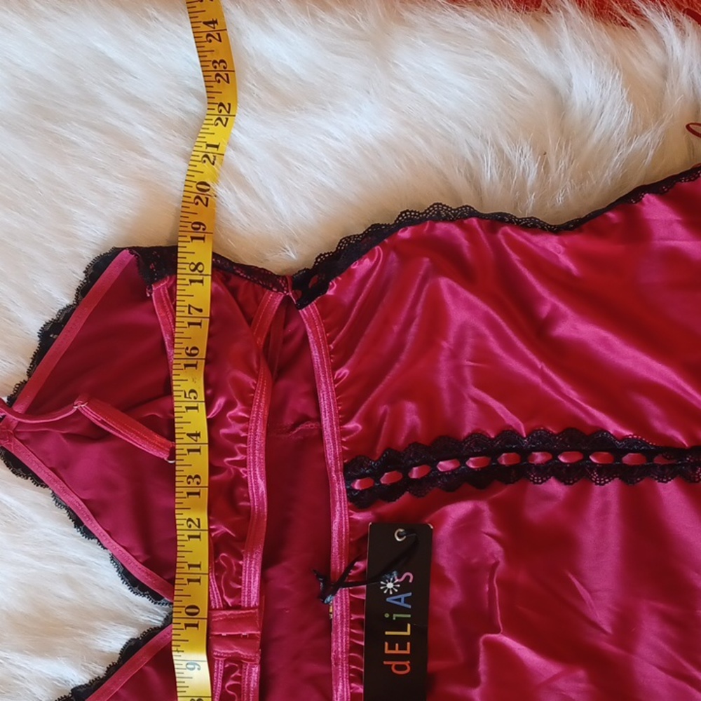 Elegant Pink and Black Lace Dress - Picture 9 of 15